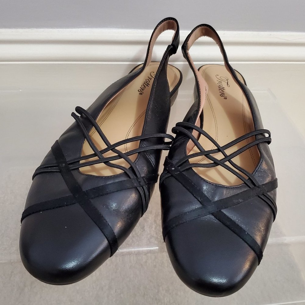Trotters Black Leather Slingback Flats